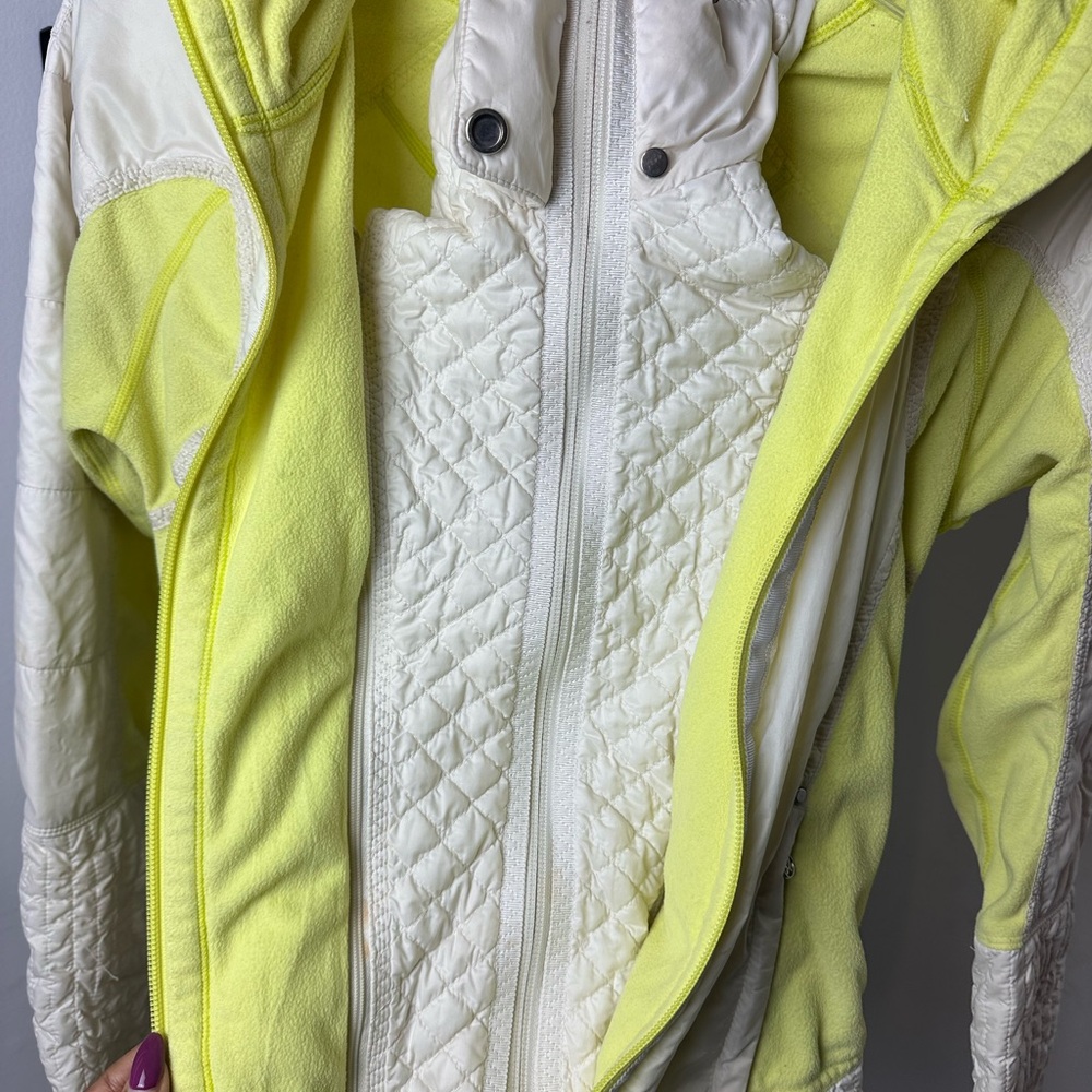LULULEMON RUN BUNDLE UP GOOSE DOWN JACKET CLARITY YELLOW POLAR CREAM SIZE 2 - Picture 9 of 17